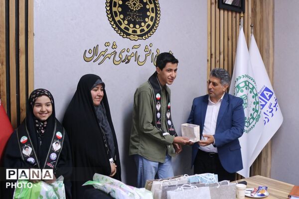 تقدیر از مربیان و دانش‌آموزان پیشتاز در فعالیت موکب‌های سازمان دانش‌آموزی شهر تهران