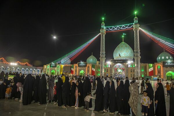 رصد زیباترین خسوف قرن از آسمان مسجد جمکران