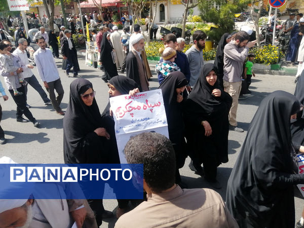 راهپیمایی نمازگزاران جمعه قم در حمایت از عملیات وعده صادق و طرح نور