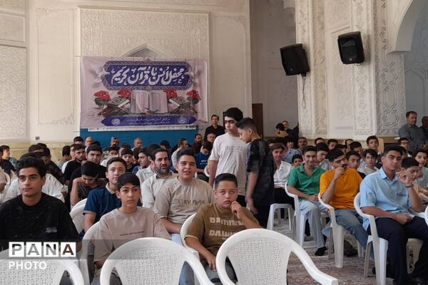 تجلیل از برگزیدگان در اختتامیه مسابقات قرآن، عترت و نماز