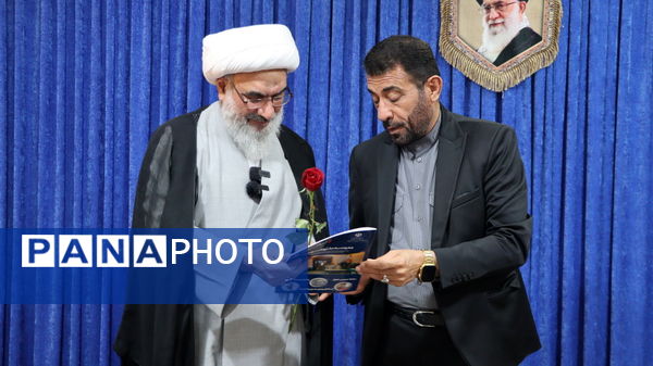 دیدار نخبگان دانش‌آموزی با نماینده ولی فقیه در استان بوشهر 