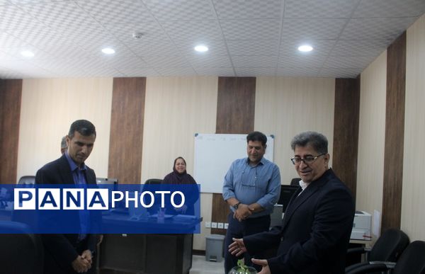 بازدید سرزده نوروزی مدیرکل آموزش و پرورش استان بوشهر از دوایر مختلف اداره‌کل