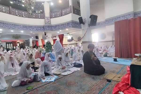 آیین جشن تکلیف دانش‌آموزان دختر شهرستان پردیس در فضایی معنوی و باشکوه