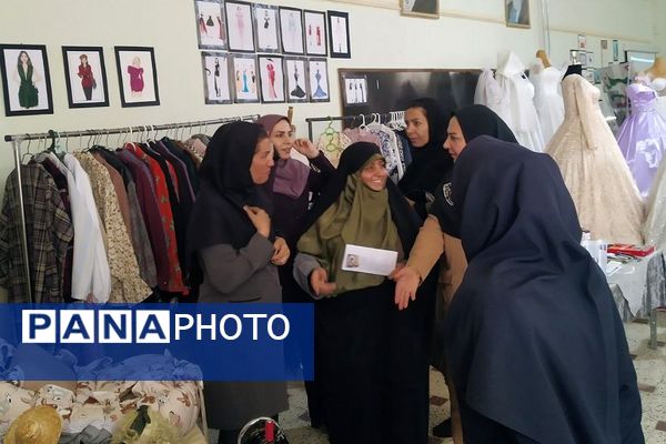 برگزاری جشنواره هفته مشاغل در هنرستان کوثر قیامدشت ری یک