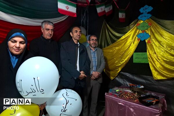 برپایی موکب «مدرسه رهبر شهید» در میدان هفت تیر نسیم‌شهر