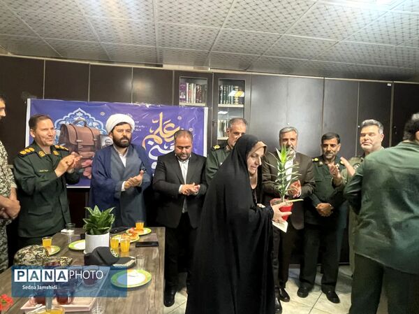 مدرسه‌ای که در هفته معلم رنگ افتخار گرفت