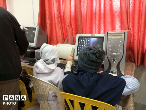 کلاس کامپیوتر ویژه دانش آموزان مدرسه ناهید نخودی 