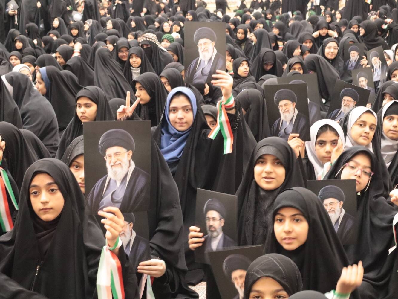 حضور دانش آموزان در همایش باید برخاست