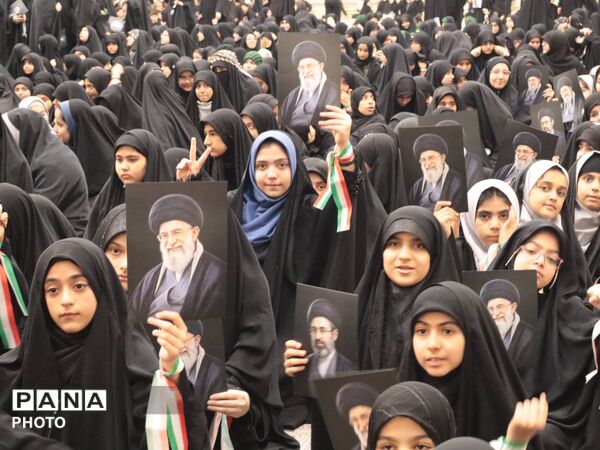 حضور دانش آموزان در همایش باید برخاست