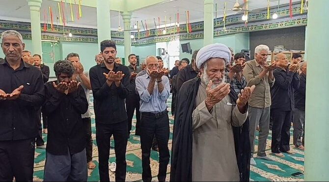 اقامه نماز ظهر عاشورا در شهرستان رودان
