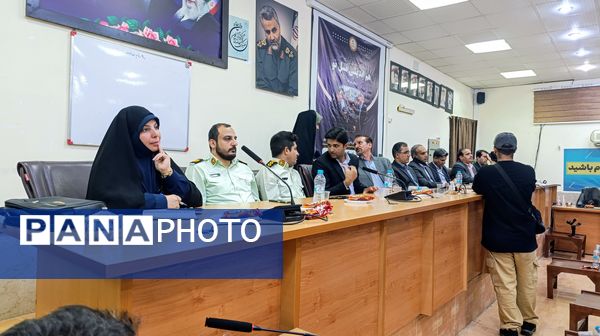 نشست هم‌اندیشی نسل نو با فرماندار شهرستان عنبرآباد