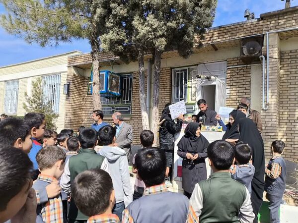 برگزاری مراسم تقدیر واهدای جایزه به دانش آموزان دبستان شهید پسندیده فدافن