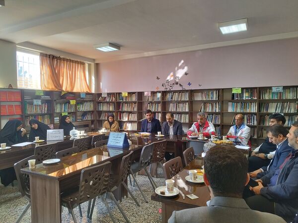 جلسه هماهنگی مانور زلزله در کتابخانه مدرسه غدیر یک قدس