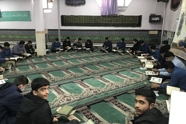 برگزاری محفل انس با قرآن به مناسبت ماه مبارک رمضان در مدارس ناحیه دو شهرری 