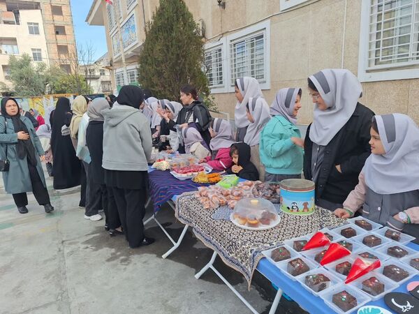 بازارچه دانش‌آموزی آزادشهر