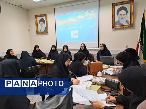 اولین جلسه شورای دبیران در مدرسه هوشیار