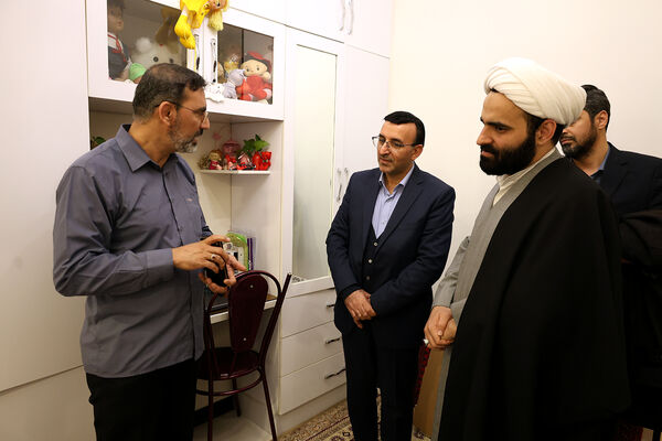 دیدار معاون پرورشی و فرهنگی با خانواده معلم شهیده فائزه رحیمی
