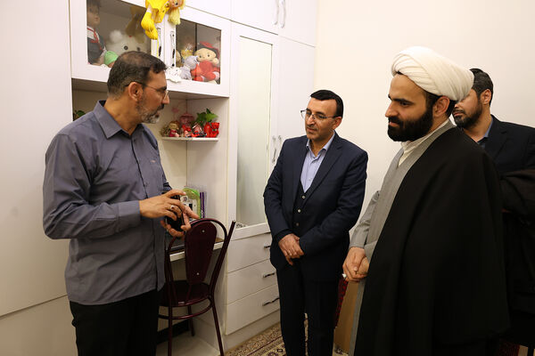 دیدار معاون پرورشی و فرهنگی با خانواده معلم شهیده فائزه رحیمی