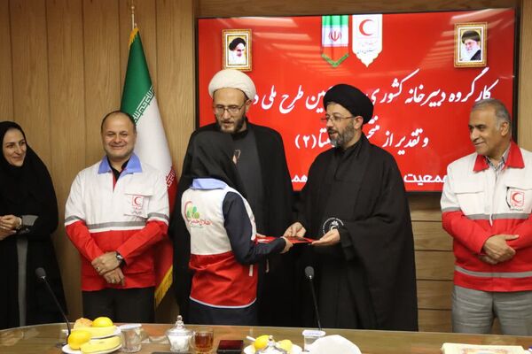 تقدیر از منتخبین کشوری هلالیتا در همدان