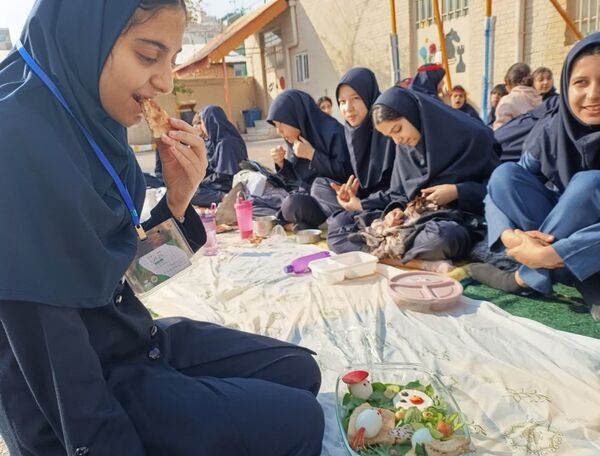 جشنواره صبحانه سالم در دبیرستان علی افشارنژاد ناحیه۶ مشهد