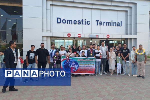 بازگشت قهرمانان با مدال طلای تکواندو کره جنوبی به شیراز