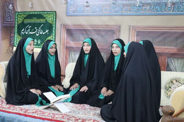 برنامه قرآنی «رواق» میزبان محفلی قرآنی