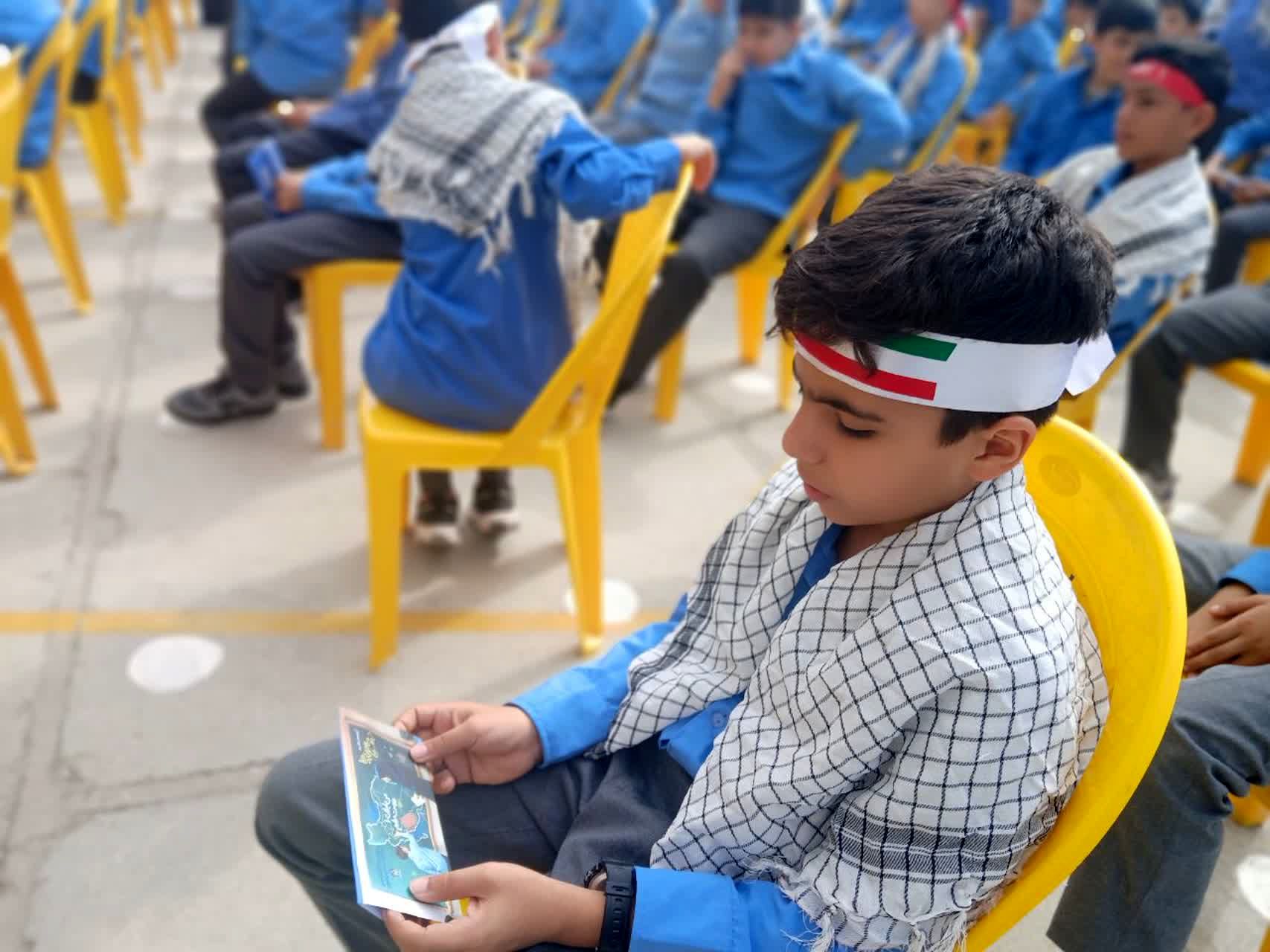 جشن عاطفه‌ها جشن همدلی دانش آموزان با دیگر کودکان نیازمند