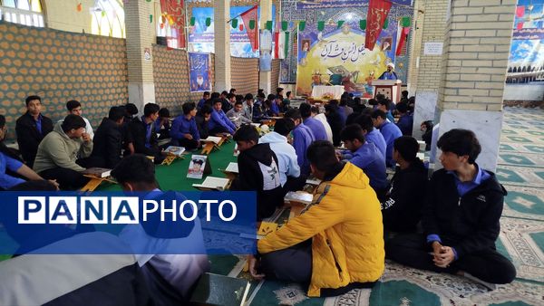 محفل انس قرآن به مناسبت نیمه شعبان و دهه فجر در مسجد جامع حاجی‌آباد 