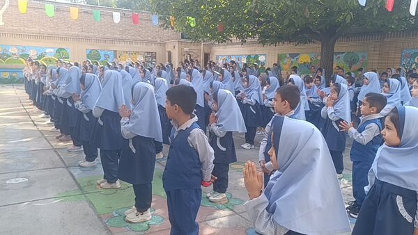 زنگ آغاز مهر در دبستان دخترانه مهر و ماه آشخانه 