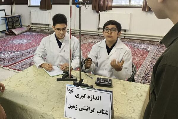 نمایشگاه آزمایشگاهی در دبیرستان استعدادهای درخشان شهید بهشتی رودهن 