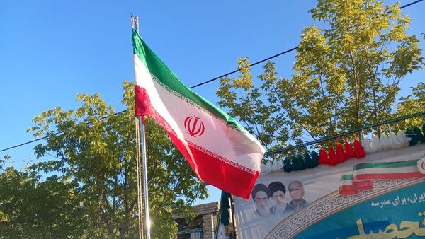 نواختن زنگ استانی مهر، ایثار و مقاومت در مدرسه نمونه دولتی ۹ دی به مناسبت آغاز سال تحصیلی و هفته دفاع مقدس