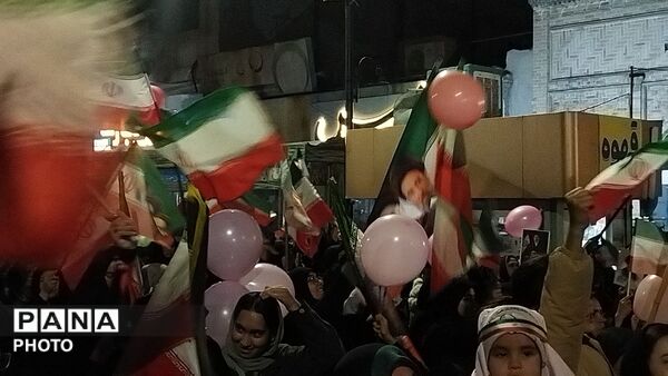 دختران نیشابوری در صف اول تجمعات-۲