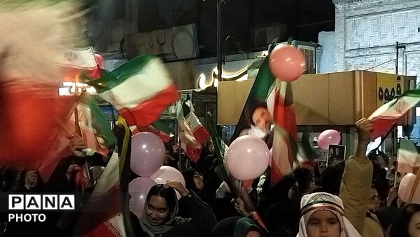 دختران نیشابوری در صف اول تجمعات-۲