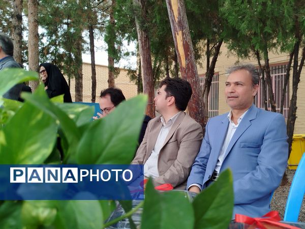 زنگ مهر در دبستان دخترانه سما با حضور مسئولان آموزش و پرورش و دانشگاه آزاد اسلامی کاشمر 