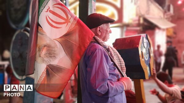 طنین دعای استغاثه در شب‌های مسجد جامع با حضور قلب مؤمنان
