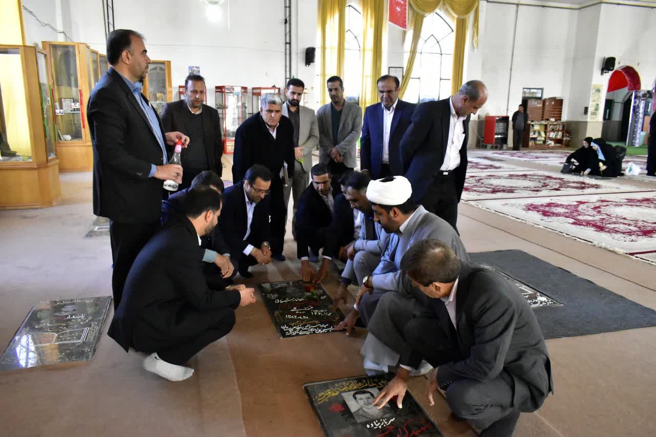 تجدید میثاق مسئولان آموزش پرورش کهگیلویه و بویراحمد با شهدا به‌مناسبت هفته امور تربیت اسلامی