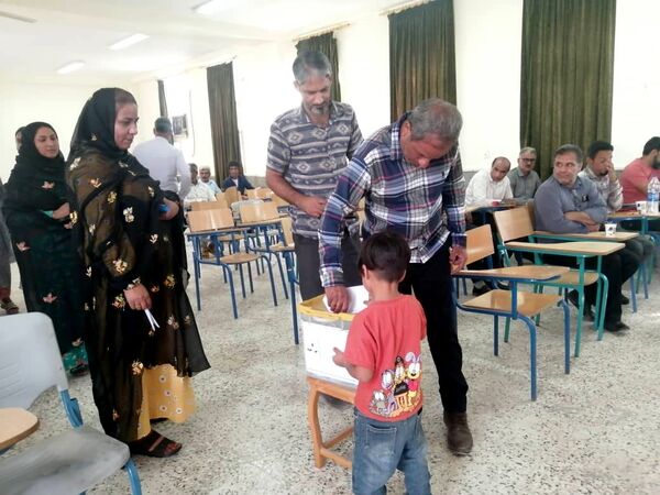 انتخابات انجمن اولیا و مربیان در دبیرستان علی سایانی فین