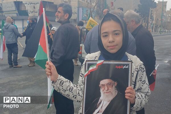 تجدید پیمان مردم ولایتمدار بهارستانی با سومین رهبر انقلاب در روز قدس
