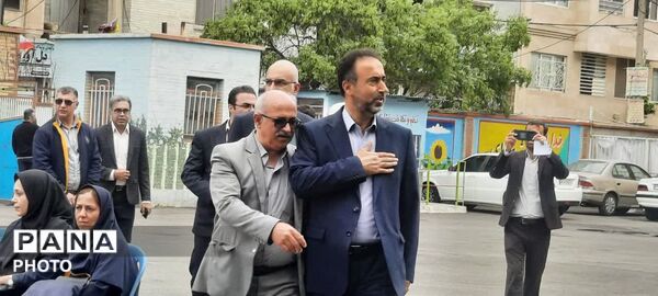 پویش ملی کاشت «نهال امید» در مدرسه نیک‌نژاد ناحیه 4 کرج 