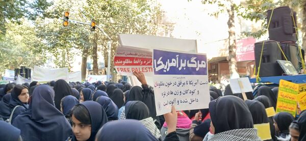حضور پرشور مردم در راهپیمایی ۱۳ آبان طرقبه