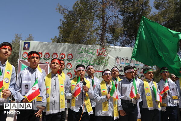دانش‌آموزان و فرهنگیان زرقانی در بیتاب میناب 