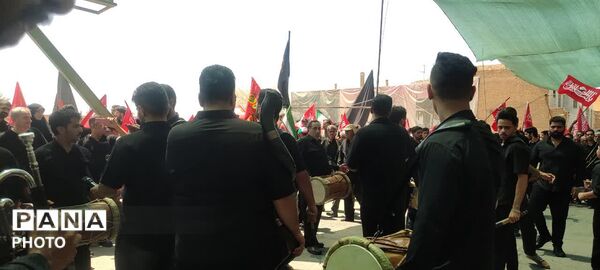 موکب‌های اربعینی «عشاق الحسین» و «با انرژی‌ها» سازمان دانش‌آموزی یزد در نجف‌آباد 