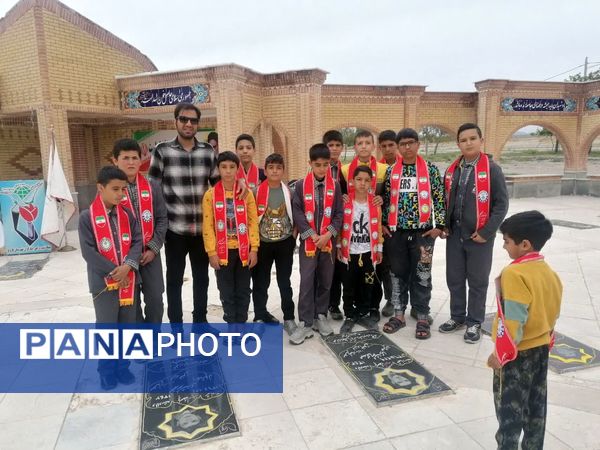 آیین عطر افشانی مزار شهدا در شهرستان فاروج