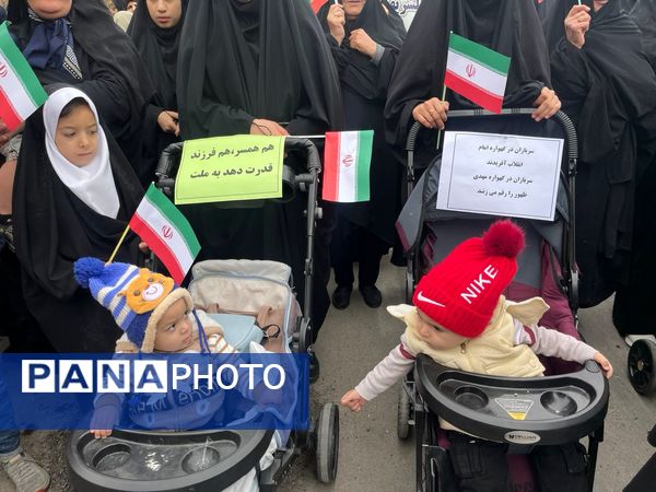 حضور پرشور فرهنگیان، دانش‌آموزان و اقشار مختلف مردم در راهپیمایی ۲۲بهمن