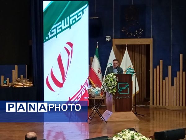 آیین تجلیل از واحدهای نمونه استاندارد و سفیران دانش‌آموزی استاندارد