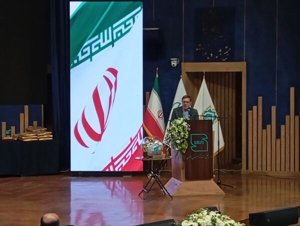 آیین تجلیل از واحدهای نمونه استاندارد و سفیران دانش‌آموزی استاندارد