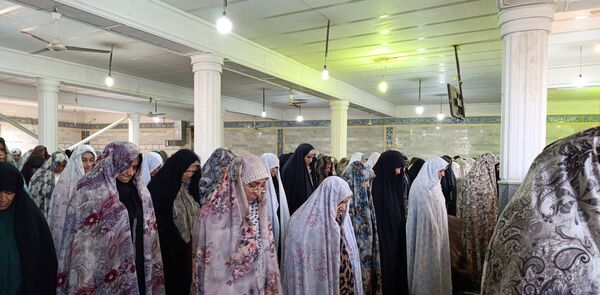 حضور نوجوانان علم و دانش مدرسه حضرت زینب(س) در نماز جمعه شهرستان اسدآباد 