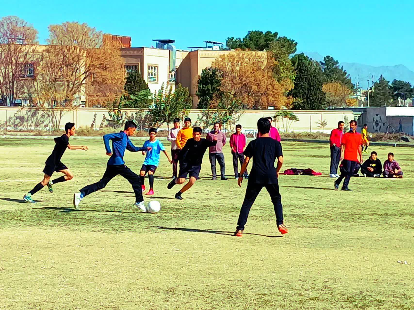 مسابقات فینال لیگ فوتبال درون مدرسه ای دبیرستان میثاق 