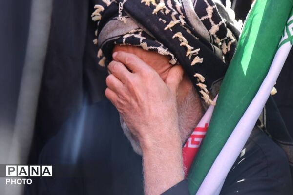 مشهد غرق در غم تشییع رهبر شهید
