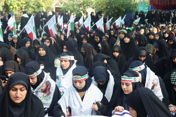 دانش‌آموزان کوهدشتی در یادمان شهدای هویزه